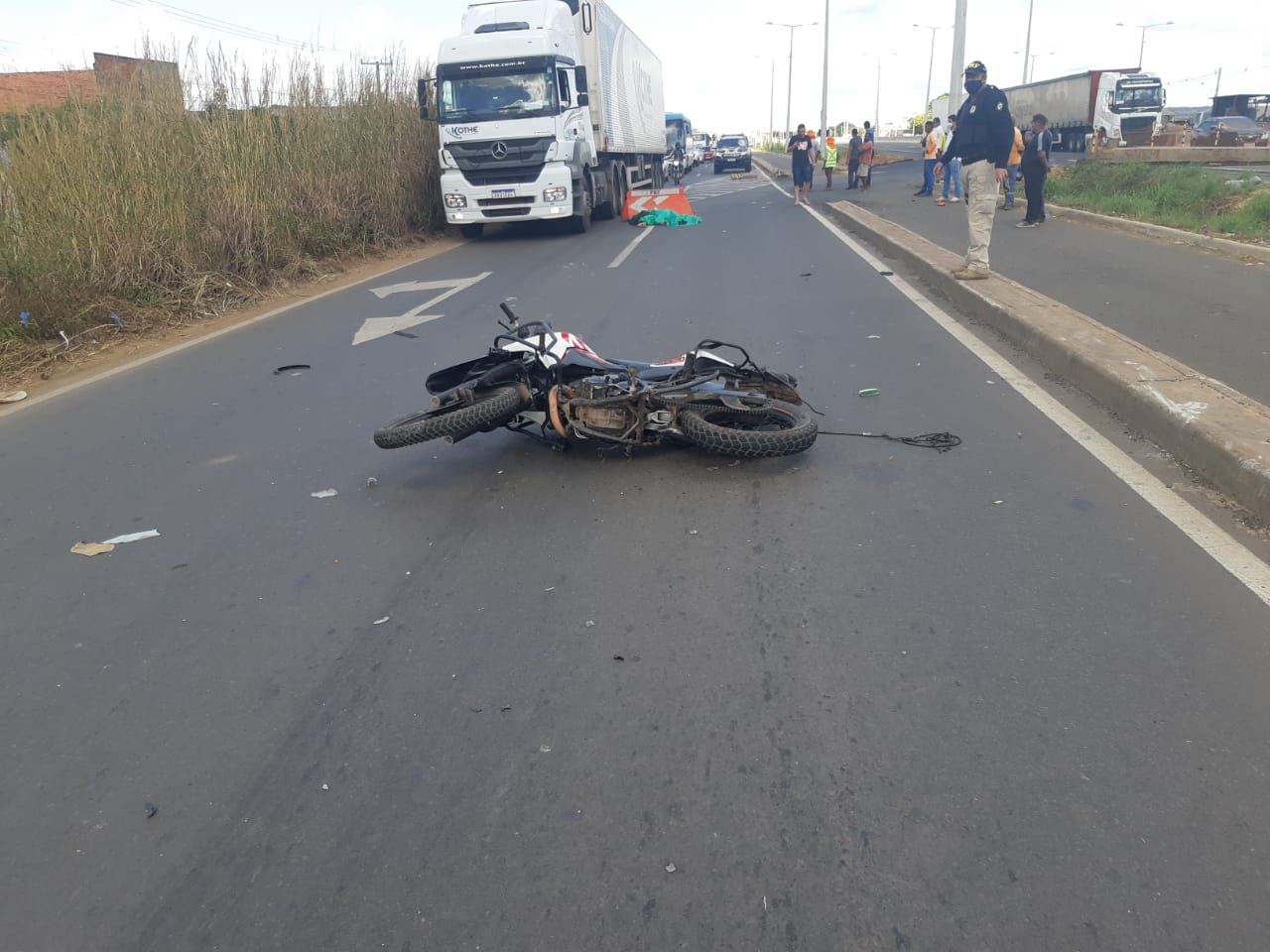 Motociclista Morre Ap S Ser Atropelado Por Carreta Em Teresina