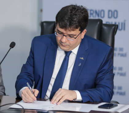 Governador anuncia concurso com 4 mil vagas de professores em 2025 