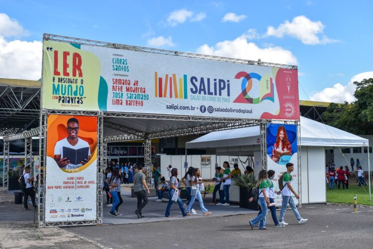 Frente da feira do livro