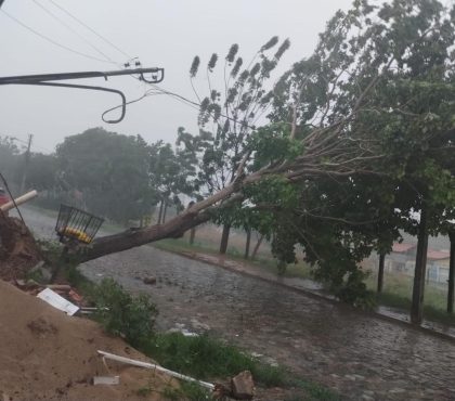 Chuva causa estragos em Teresina; bombeiros atenderam 12 ocorrências